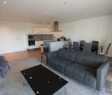 2 bedroom Apartment to let - Photo 2