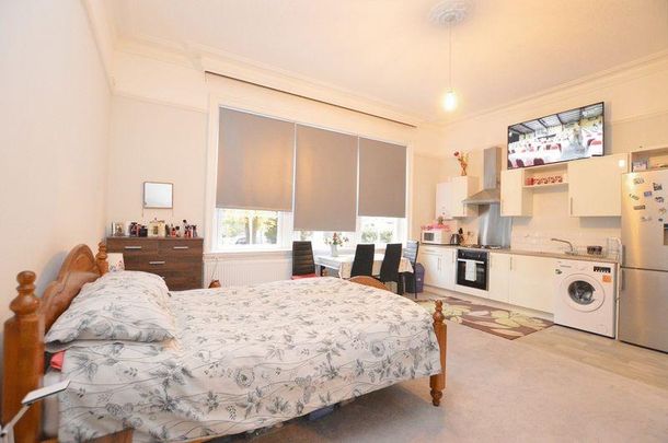 Studio to rent - Photo 1