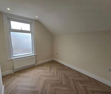 4 Bed Semi-Detached House, Mitcham Road, CR0 - Photo 4
