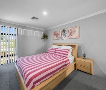 Spacious outdoor living - Photo 5