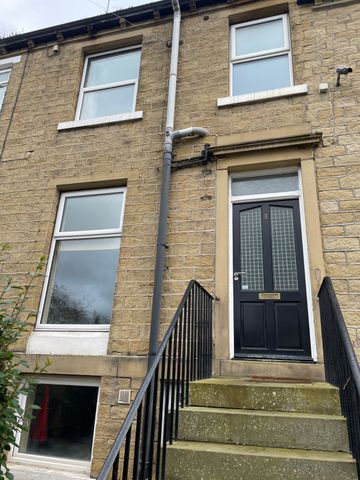3 Woodthorpe Terrace, Huddersfield, HD1 - Photo 2