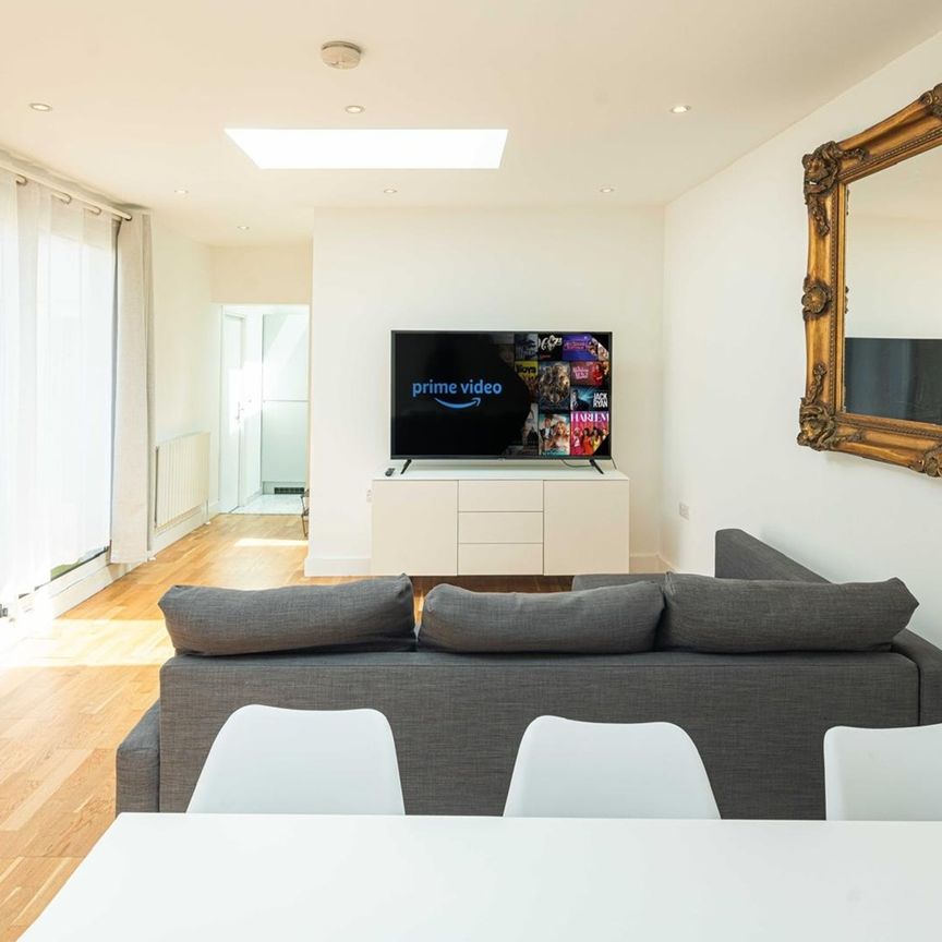 2 Bed Semi-Detached House, Heathstan Road, W12 - Photo 1