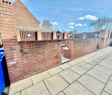 2 bedroom Flat To Let - Photo 2