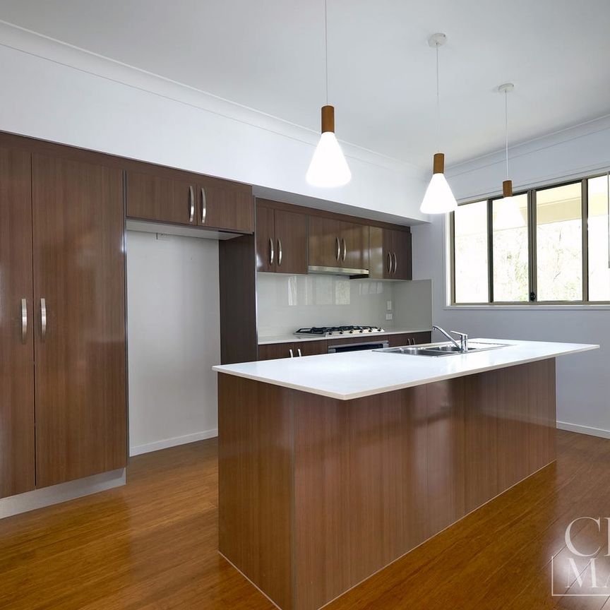 Modern Townhouse Living in Prestigious Brookwater gated community - Photo 1