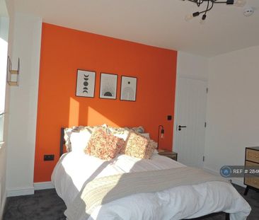 1 bedroom in a house share to rent - Photo 2