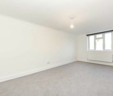 Station Road, Hampton, TW12 - Photo 2