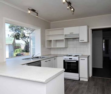 3 bedrooms in Manurewa - Photo 4