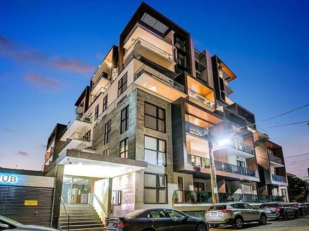 Modern Studio Apartment with Balcony - Photo 2