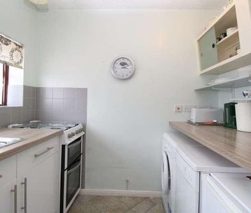 Albain Crescent, Ashford, TW15 - Photo 3