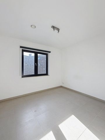 SAINTE-CATHERINE – APPARTEMENT 2 CHAMBRES – TERRASSE – CAVE – PARKING POSSIBLE - Photo 3