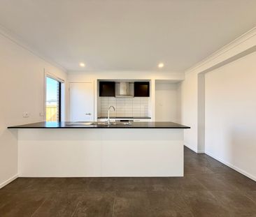 Brand New Family Living in a Thriving Armstrong Creek Pocket - Photo 6