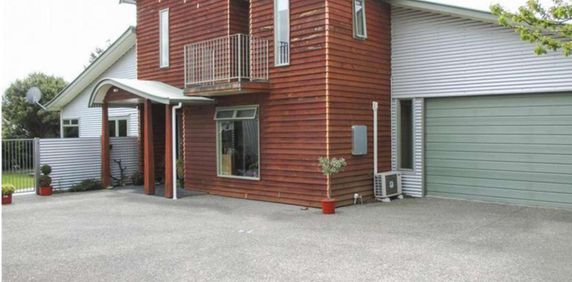 Stylish, Modern Home with Indoor-Outdoor Flow - Photo 2