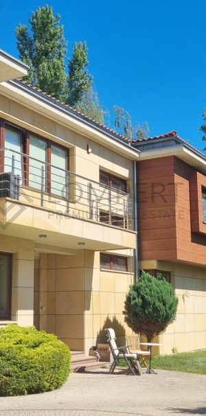 Przestronny dom na Starym Wilanowie - Zdjęcie 1