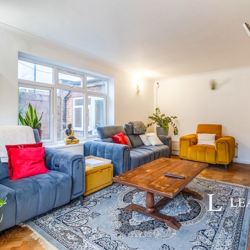 5 bedroom house to rent Ruden Way, Epsom, Surrey, KT17 - Photo 1