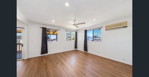 Spacious 5-Bedroom Home in Newtown! - Photo 1