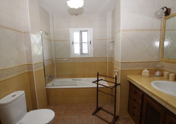5 bed villa for long term rent, Urb. Ricmar, Marbella