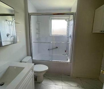 Grand 5 1/2 à Anjou (Haut d’un duplex détaché, secteur de choix) - Photo 1