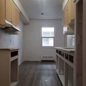 5 1/2 Rénove Chauffage/Eau Chaud/Entrée Laveuse/Sécheuse - Photo 2