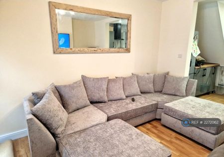 2 bedroom terraced house to rent - Photo 2