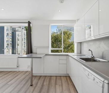 3 bedroom flat to rent - Photo 6