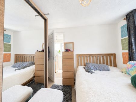 3 Bed Detached, Rutland Avenue, High Wycombe, HP12 3LL - Photo 4