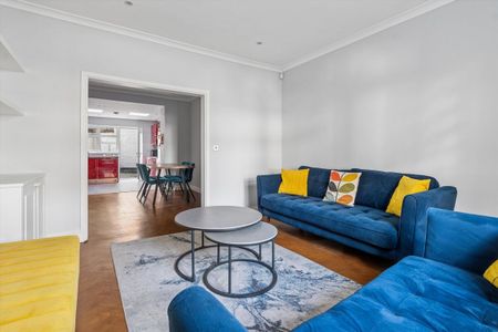 Stylish four‑bedroom home with excellent space and storage. - Photo 2