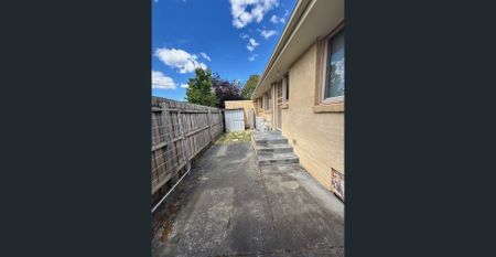 Spacious Two-Bedroom Home in Sought-After East Doncaster Secondary College Zone - Photo 2