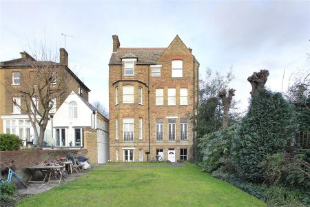 2 bedroom flat in Clapham Common - Photo 4