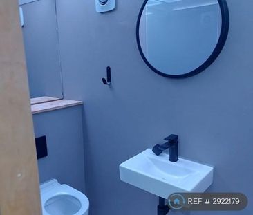 Studio to rent - Photo 6