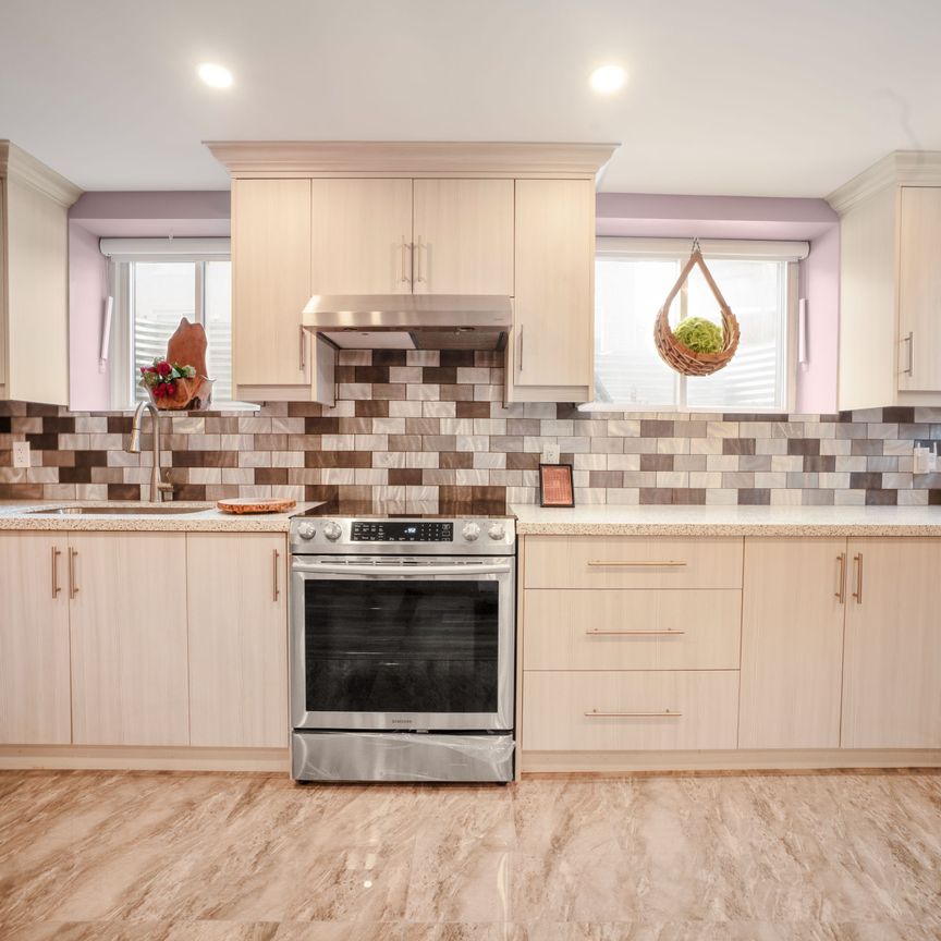 For Lease - 3191 Daisy Way Unit# Basement Apt, Oakville, Ontario - Photo 1