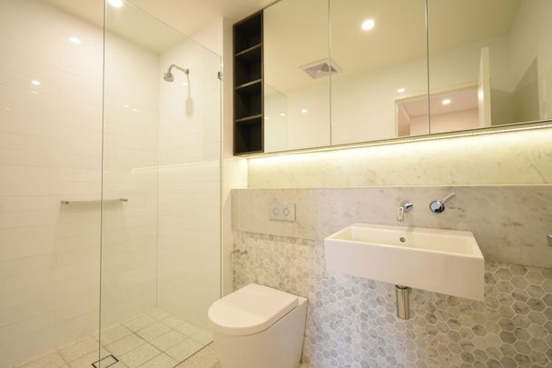 "Industry" Newtown One Bedroom + Huge Size Private Roof Top - Photo 1