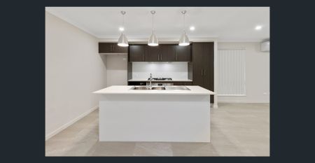 Comfortable 4 Bedroom Home & Multiple Living Areas - Photo 3