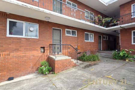 Stylish 1-Bed Retreat in Prime Location - Photo 4