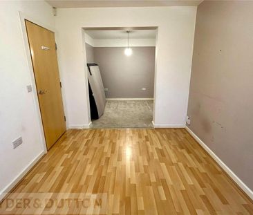 4 bedroom end of terrace house to rent - Photo 2