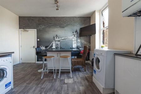 3 bedroom apartment to rent - Photo 5