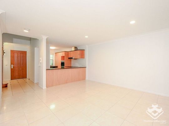 A Peaceful, Comfortable & Fully Renovated Townhouse in Ashmore - Photo 1