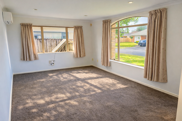 Charming 4 Bedroom Home in a Prime Location - Photo 1