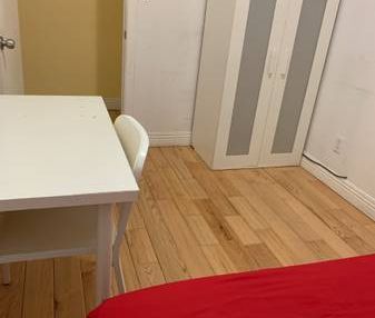 Downtown Toronto, College/Bathurst room+shared Bathroom 750/Month - Photo 1