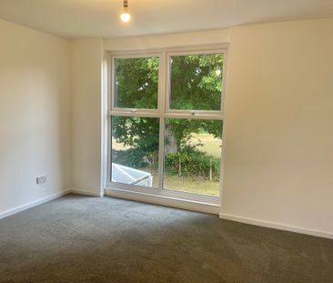 4 bedroom Four Bedroom Detached Home to rent - Photo 4