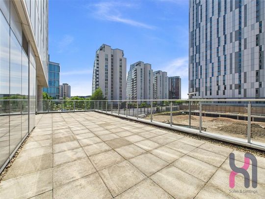 Studio to rent - Photo 1