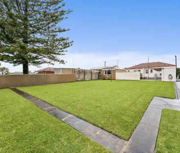 Perfectly Positioned Inviting Home - Photo 2