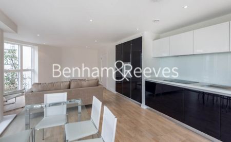 2 Bedroom flat to rent in Pump House Crescent, Brentford, TW8 - Photo 2