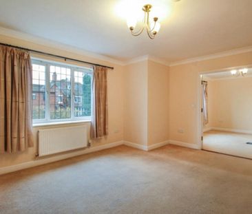 3 Bed Flat, Warwick Road, CV3 - Photo 1
