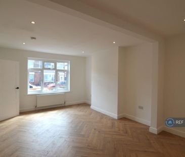 3 bedroom end of terrace house to rent - Photo 3