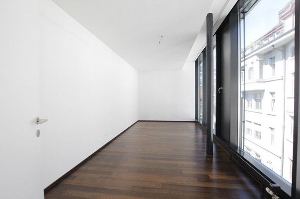 Modern living in a quiet location - Photo 1