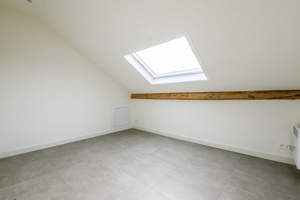 Prachtig gerenoveerd duplexappartement met groot zonneterras en open zicht, gelegen vlakbij de Zoutelaan en de Dumortierlaan. Garage mogelijk. - Foto 1