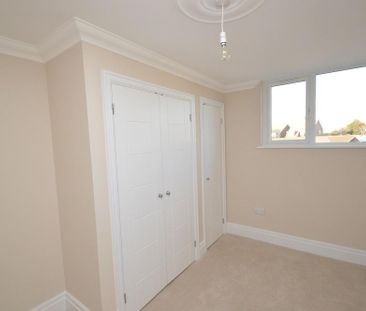 3 bedroom flat to rent - Photo 2