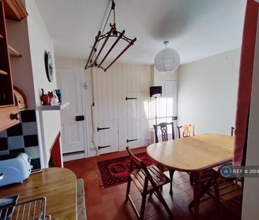 3 bedroom semi-detached house to rent - Photo 5