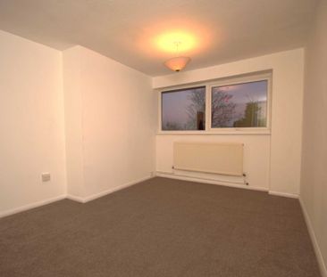 2 bed First Floor Maisonette for rent - Photo 3