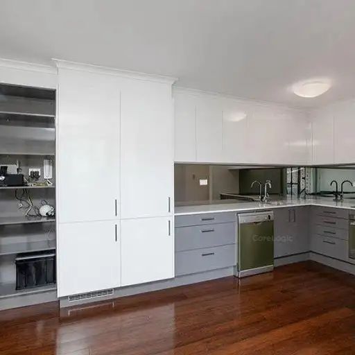 “MUST SEE” - Photo 1